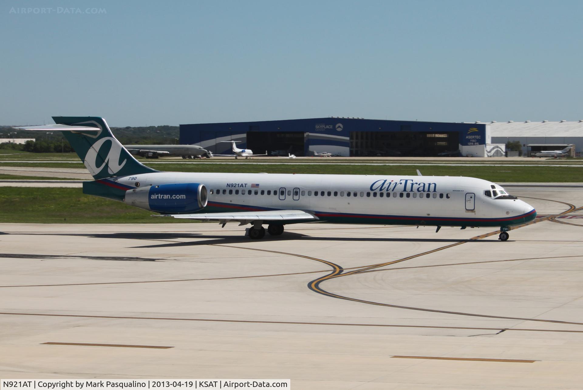 N921AT, 2000 Boeing 717-200 C/N 55082, Boeing 717-200