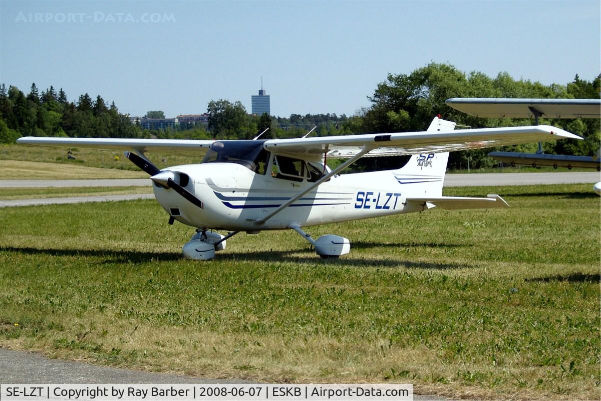 SE-LZT, 2003 Cessna 172S SP C/N 172S9298, Cessna 172S Skyhawk [172S-9298] Stockholm-Barkarby~SE 07/06/2008