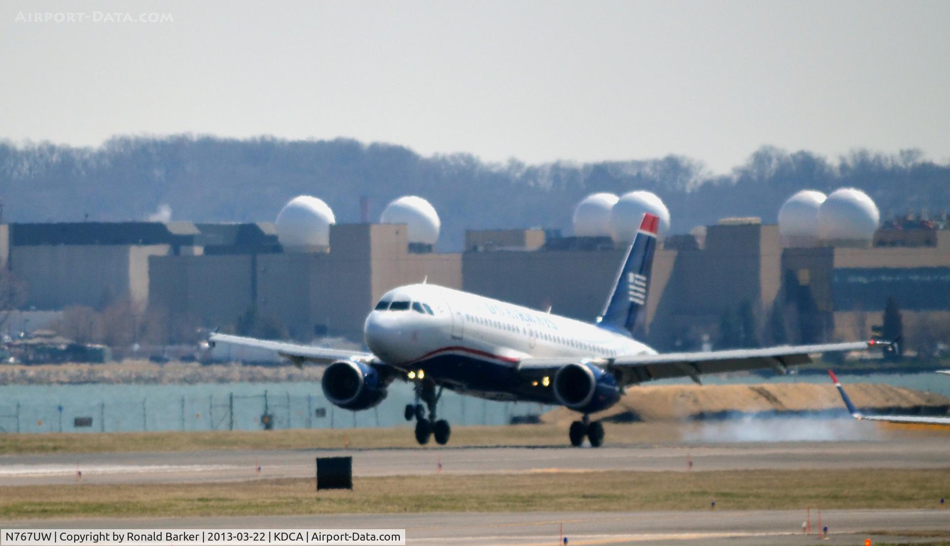 N767UW, 2000 Airbus A319-112 C/N 1382, Landing DCA