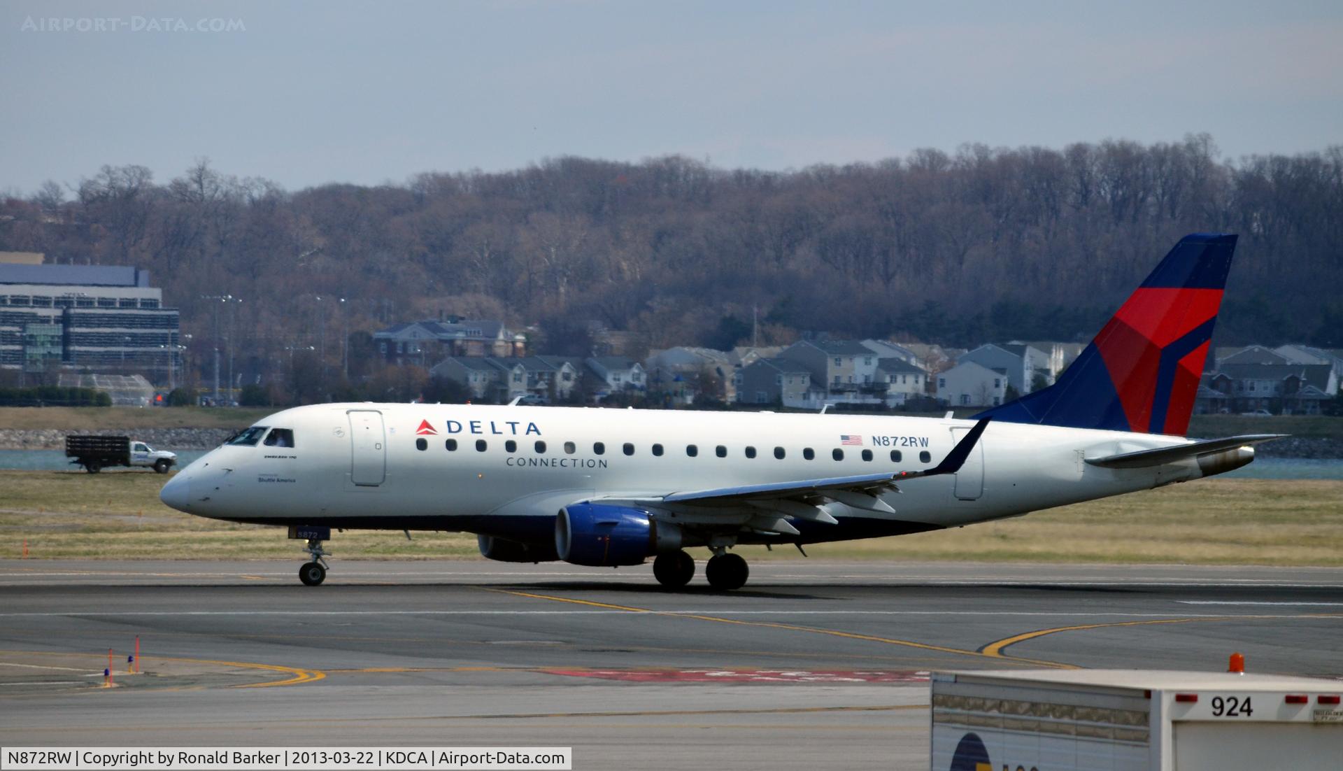 N872RW, 2006 Embraer ERJ 170-100 SE C/N 17000143, Takeoff DCA