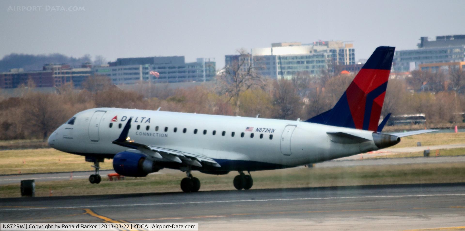 N872RW, 2006 Embraer ERJ 170-100 SE C/N 17000143, Liftoff DCA