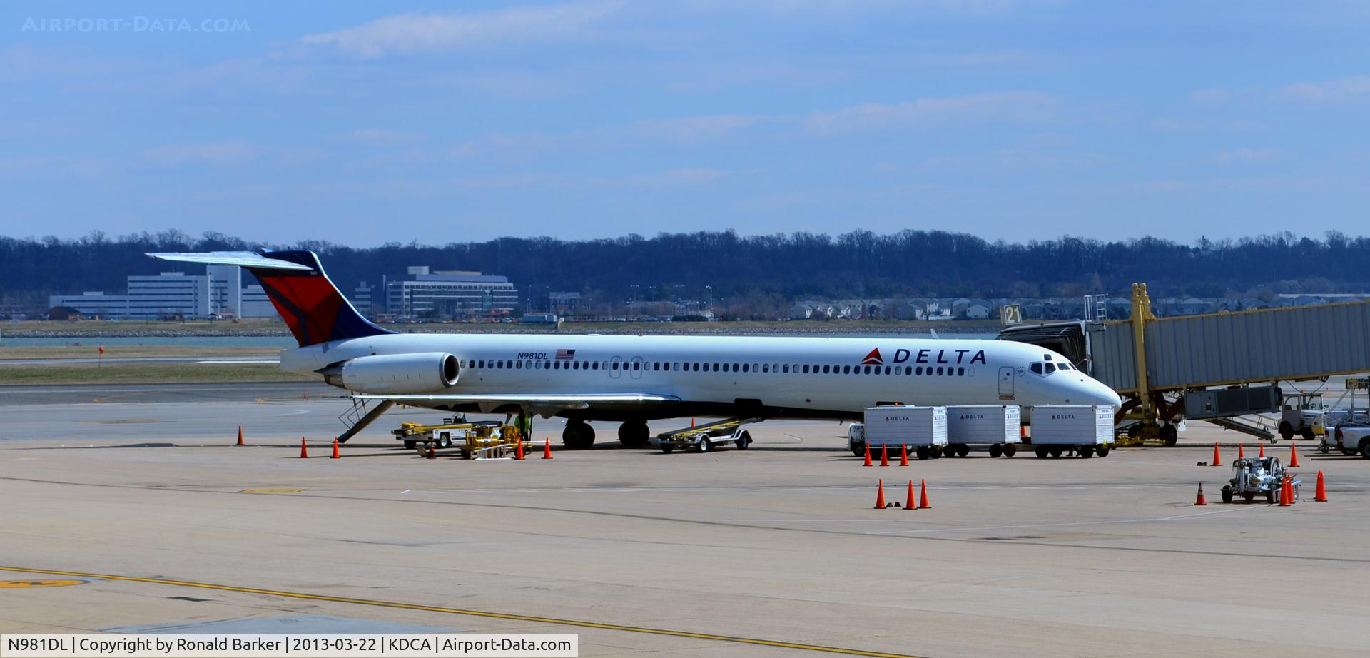 N981DL, 1991 McDonnell Douglas MD-88 C/N 53268, DCA VA