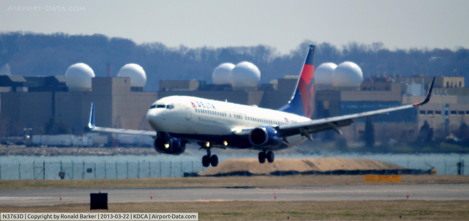 N3763D, 2001 Boeing 737-832 C/N 29629, Approach DCA