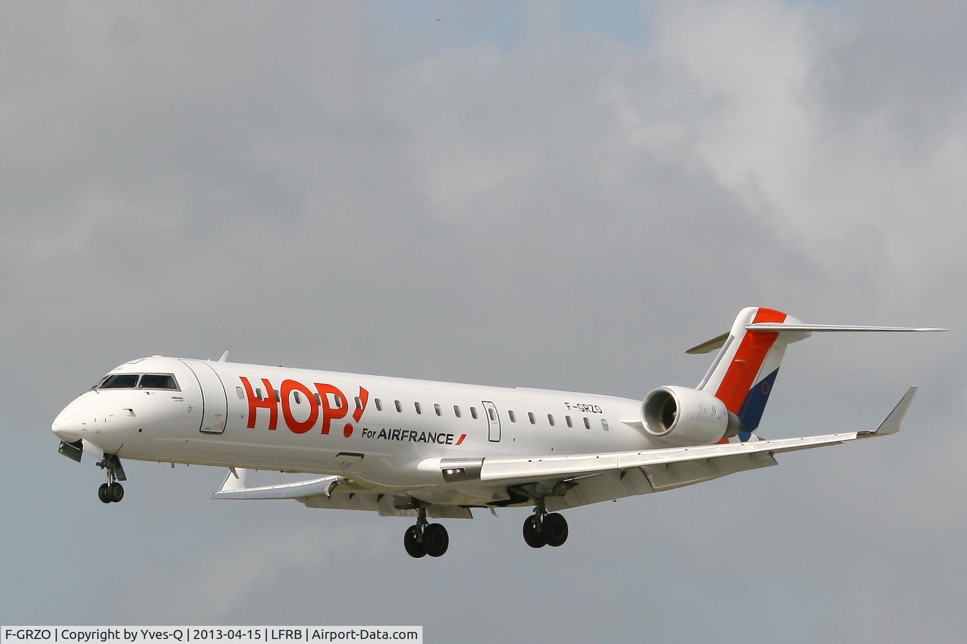 F-GRZO, 2007 Canadair CRJ-700 (CL-600-2C10) Regional Jet C/N 10265, Canadair Regional Jet CRJ702, Short approach rwy 25L, Brest-Bretagne Airport (LFRB-BES)
