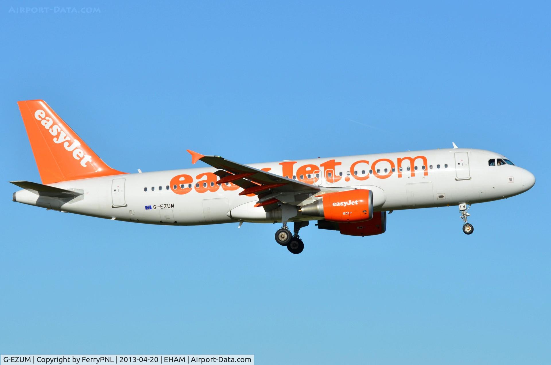 G-EZUM, 2012 Airbus A320-214 C/N 5020, Easyjet A320 landing