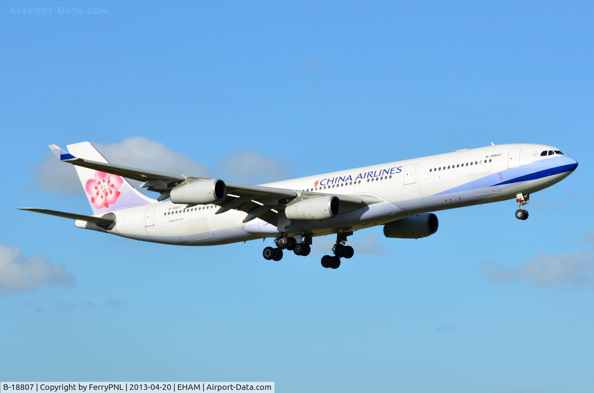 B-18807, 2003 Airbus A340-313 C/N 541, CI A343 landing in AMS
