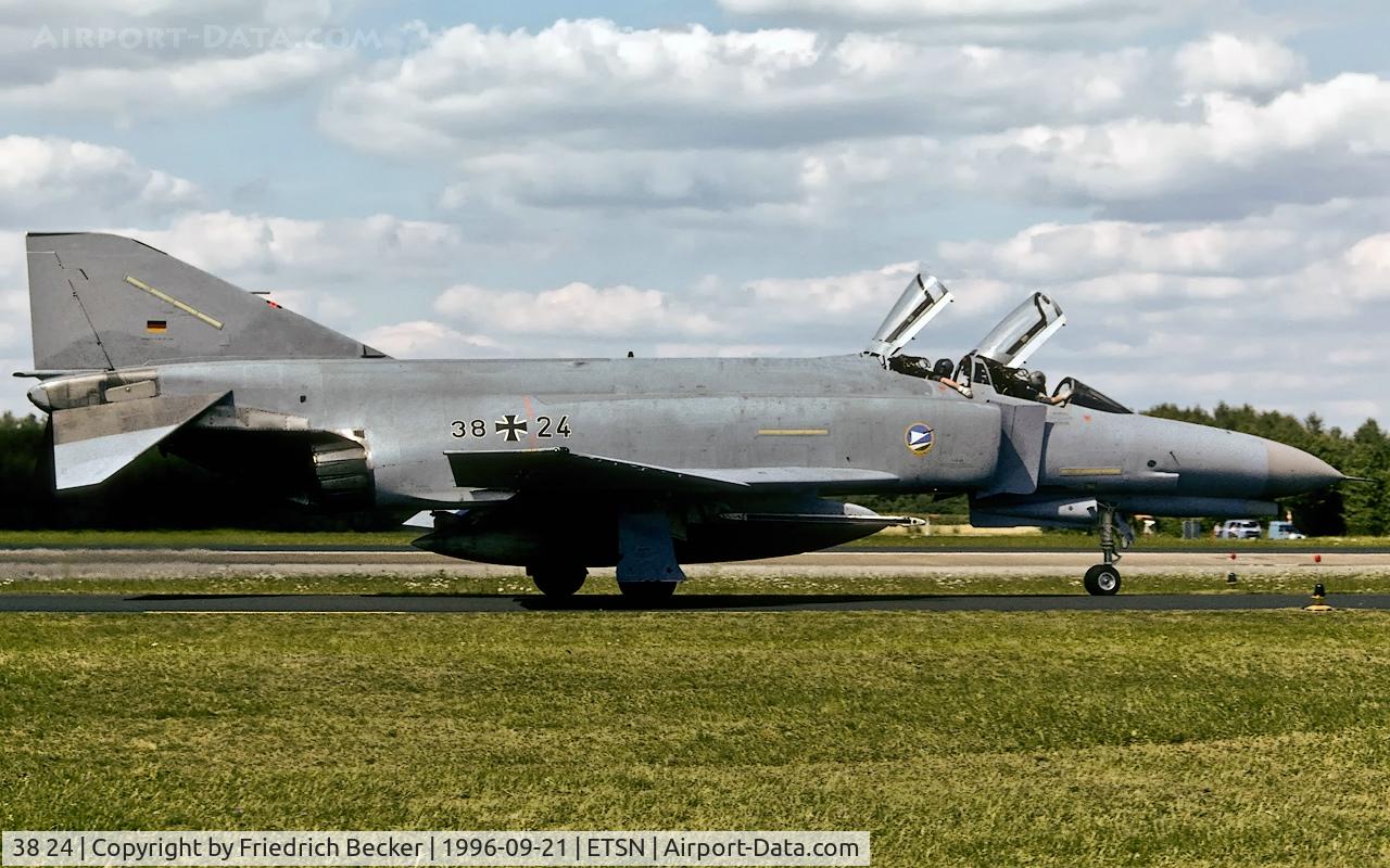 38 24, 1972 McDonnell Douglas F-4F Phantom II C/N 4676, taxying to the flightline