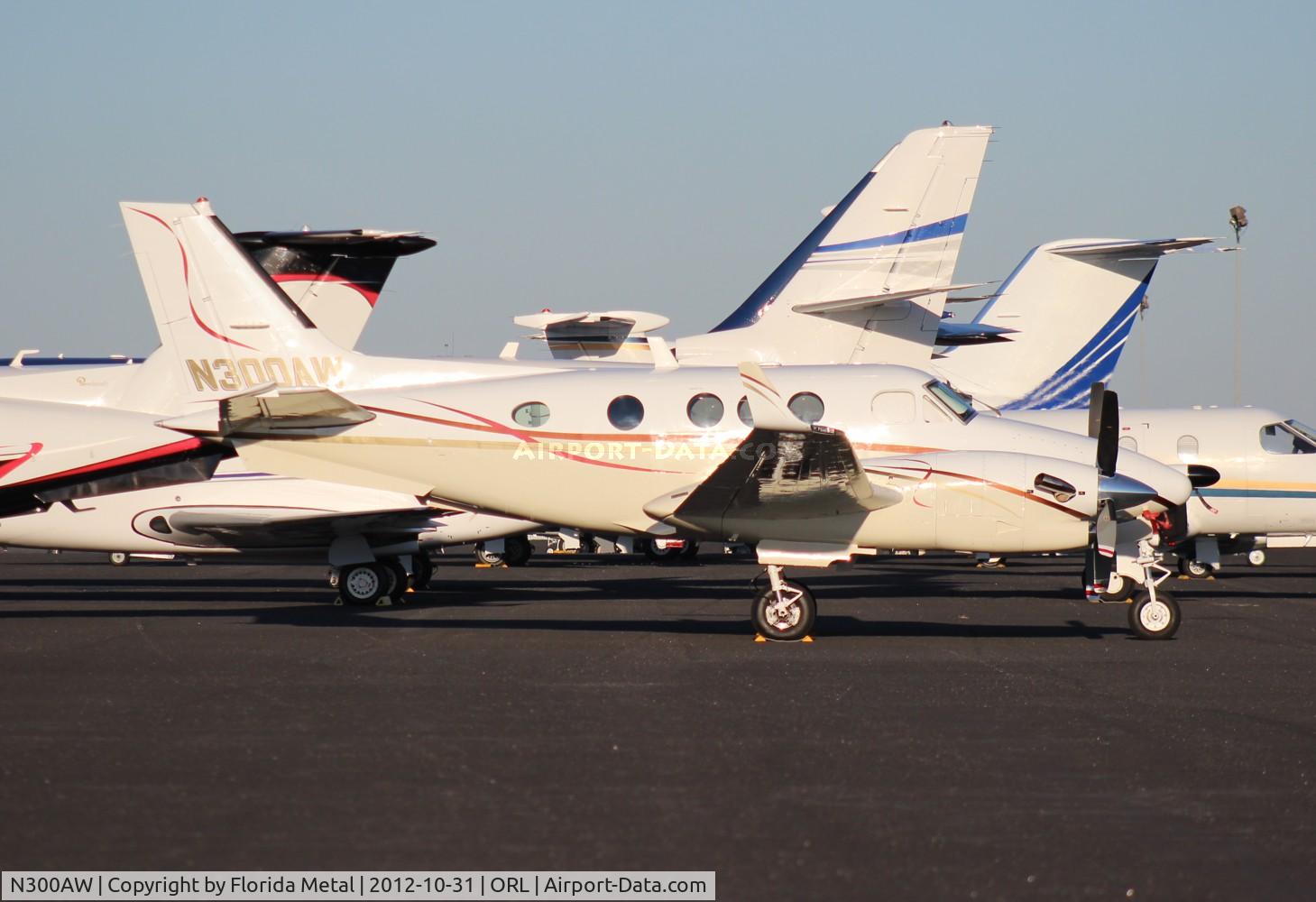 N300AW, 1999 Raytheon Aircraft Company C90A C/N LJ-1570, Beech C90A