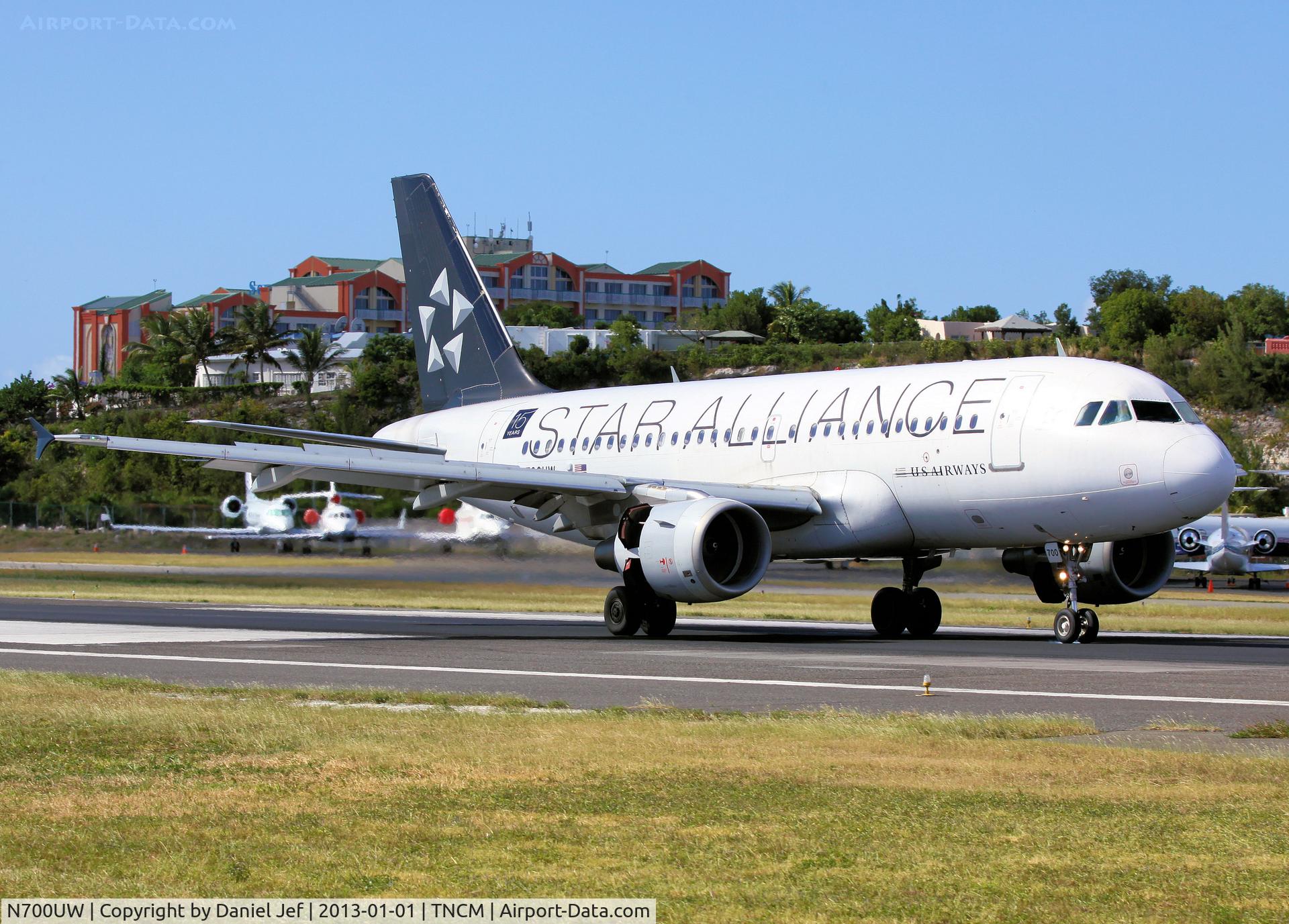N700UW, 1998 Airbus A319-112 C/N 0885, N700UW