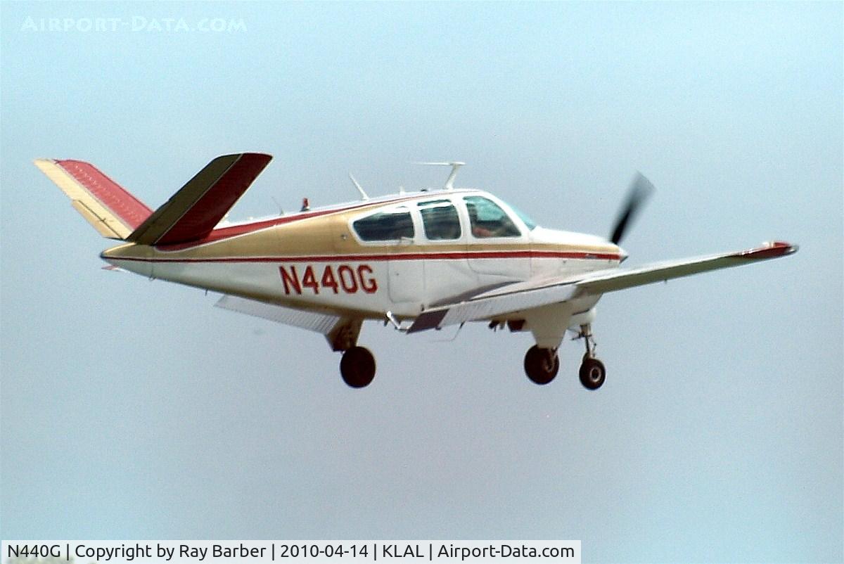 N440G, 1976 Beech V35B Bonanza C/N D-9911, Beech V35B Bonanza [D-9911] Lakeland-Linder~N 14/04/2010