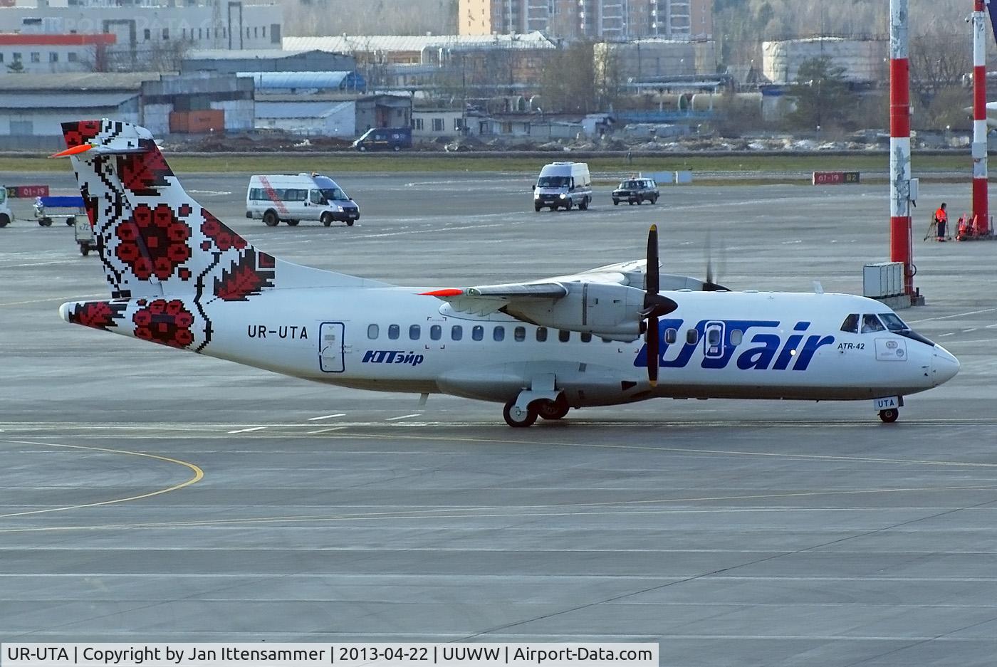 UR-UTA, 1994 ATR 42-320 C/N 382, UR-UTA @ VKO