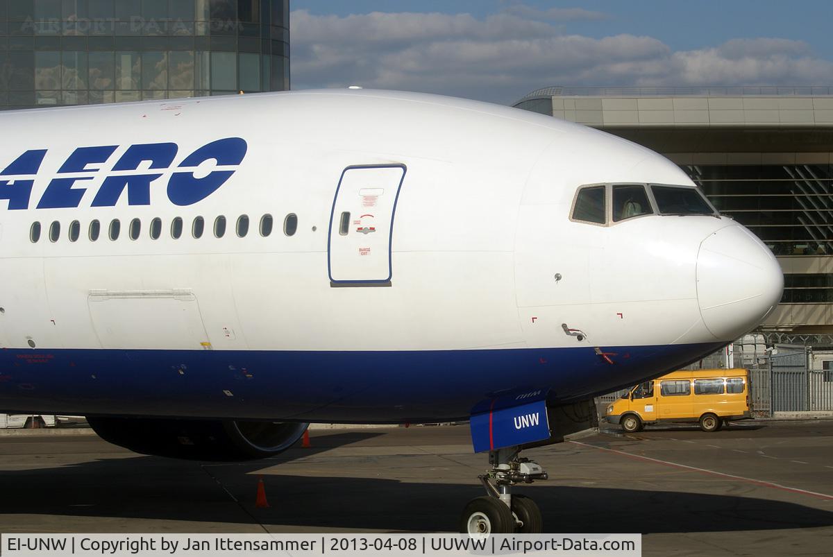 EI-UNW, 1999 Boeing 777-222 C/N 30214, ei-unw @ vko