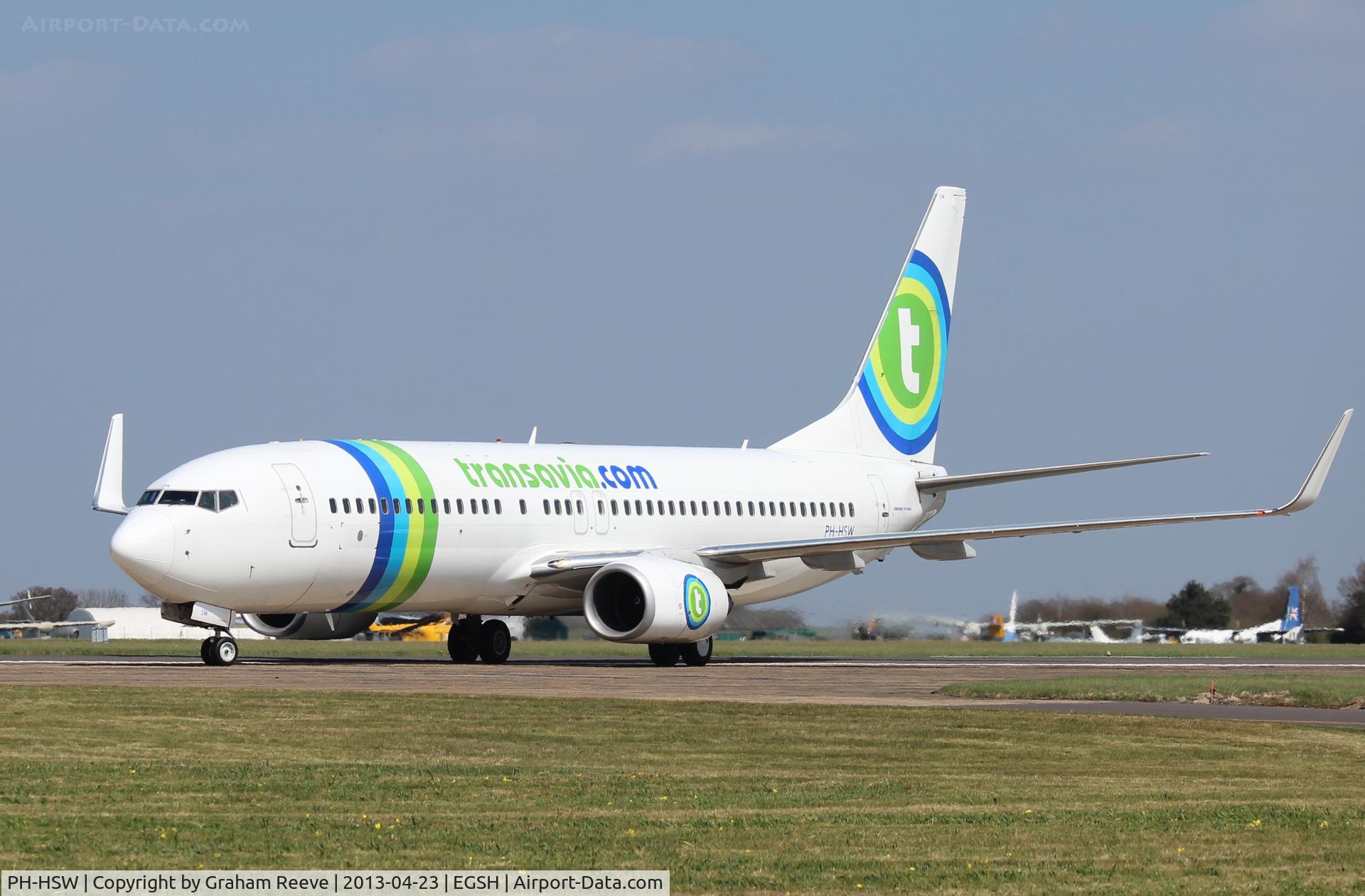 PH-HSW, 2009 Boeing 737-8K2 C/N 37160, About to depart.