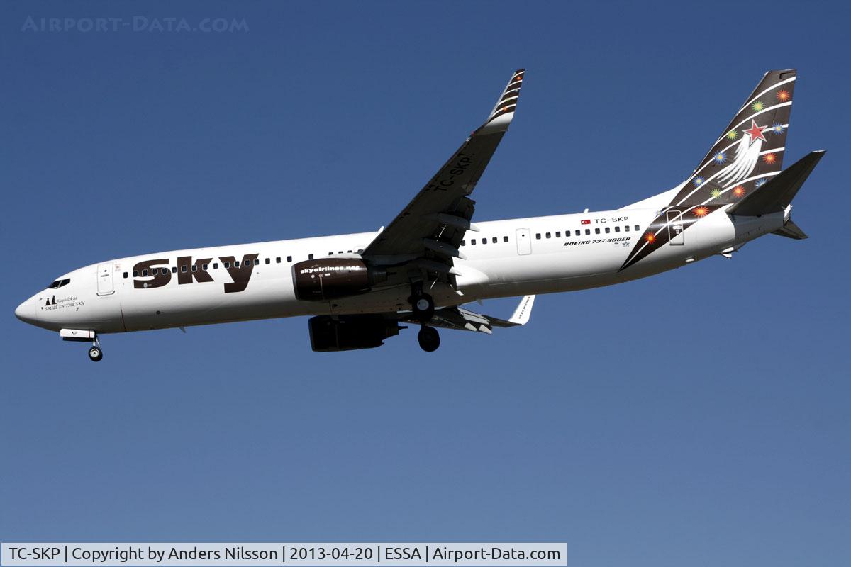 TC-SKP, 2009 Boeing 737-94X/ER C/N 36087, On approach for runway 26.