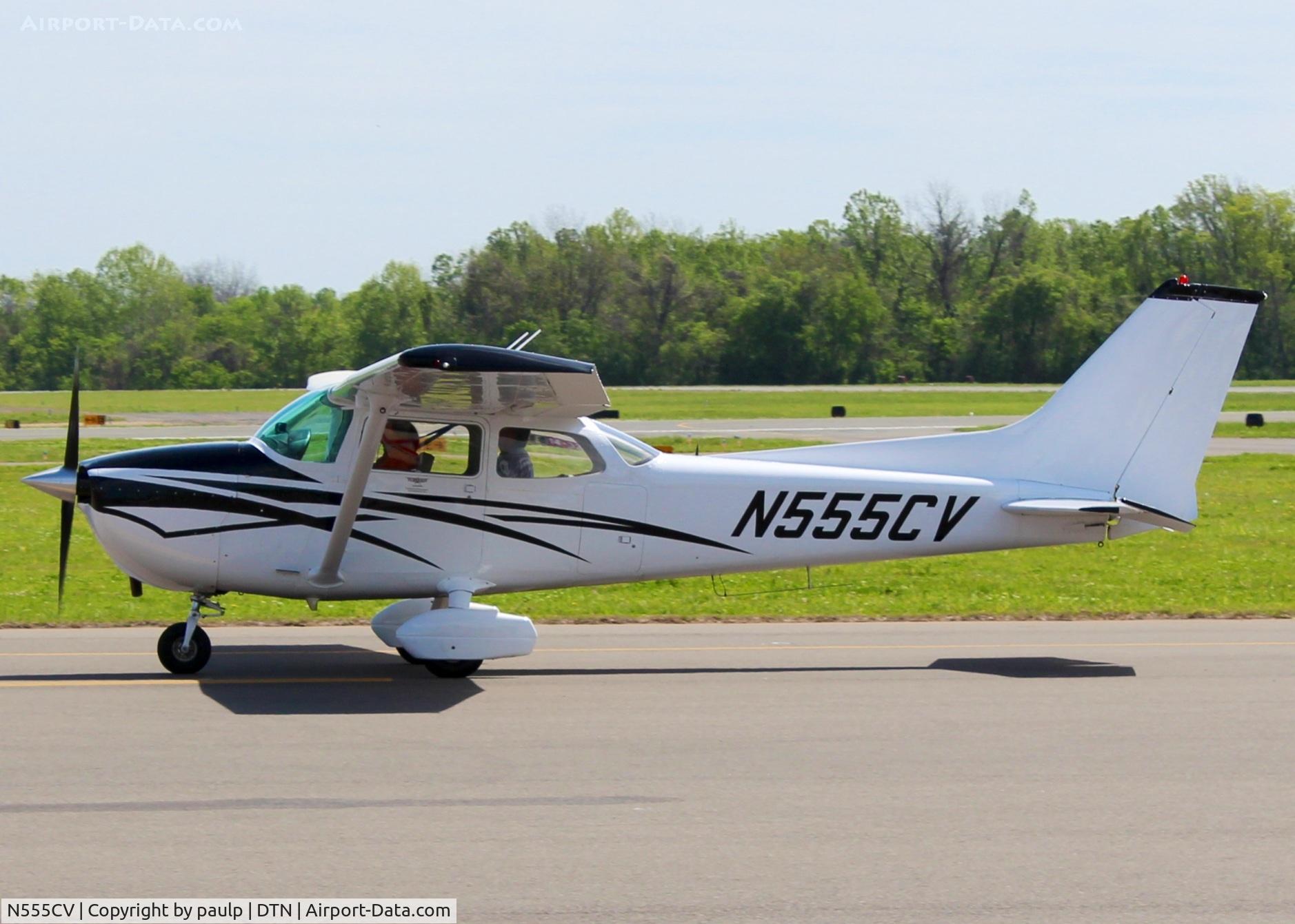 N555CV, 1976 Cessna 172M C/N 17267112, At Downtown Shreveport.