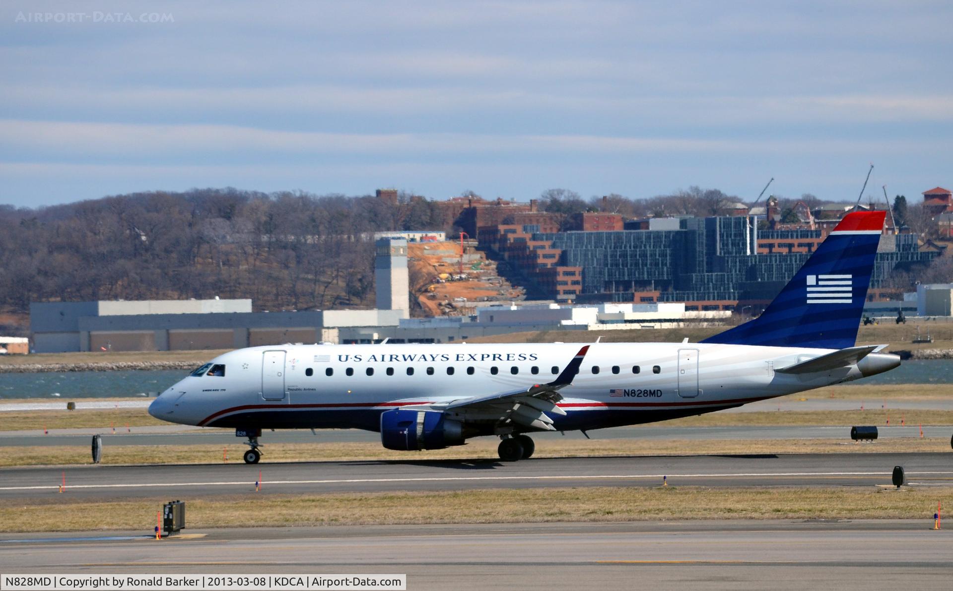N828MD, 2005 Embraer 170SU (ERJ-170-100SU) C/N 17000048, Landing roll DCA