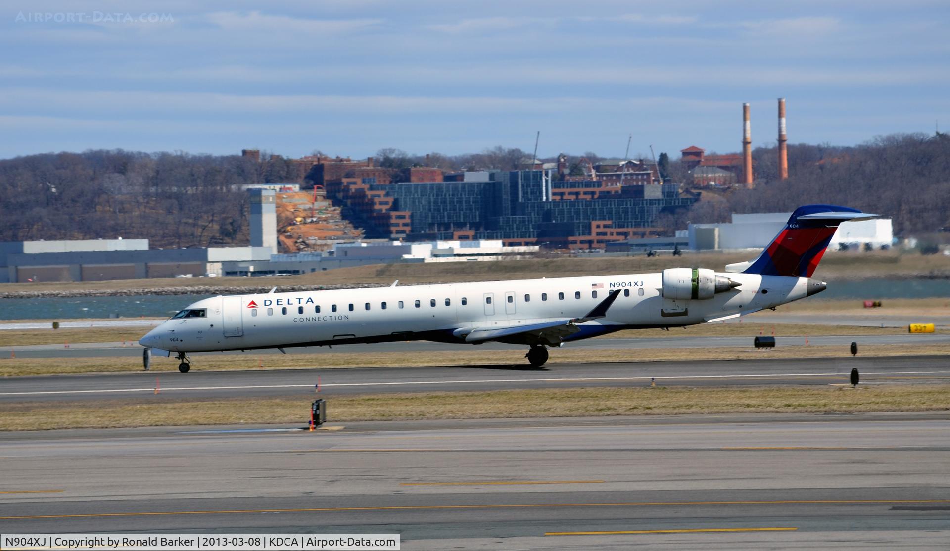 N904XJ, 2007 Bombardier CRJ-900ER (CL-600-2D24) C/N 15135, Landing roll DCA