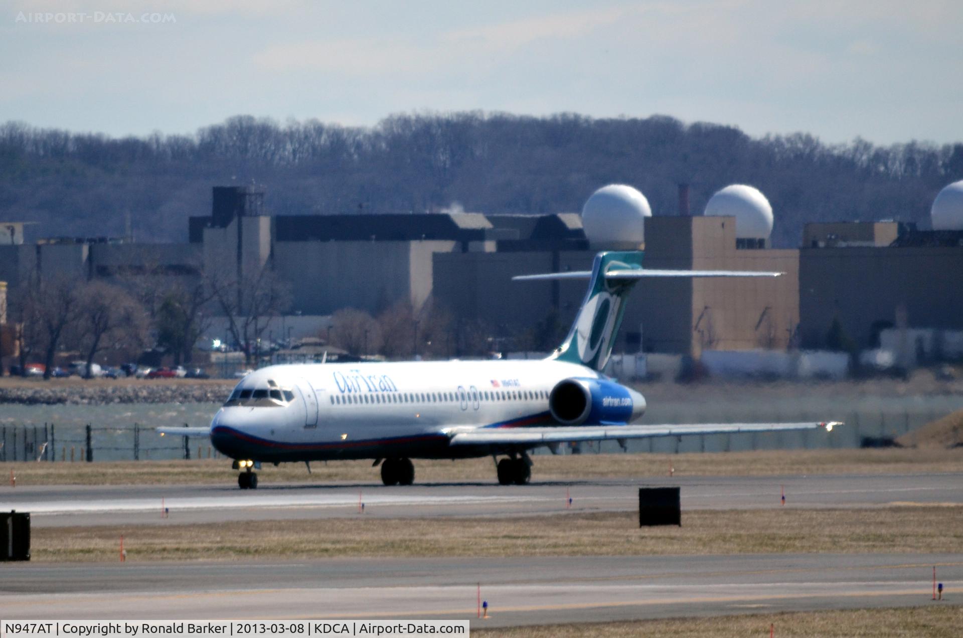 N947AT, 1999 Boeing 717-200 C/N 55010, Takeoff DCA