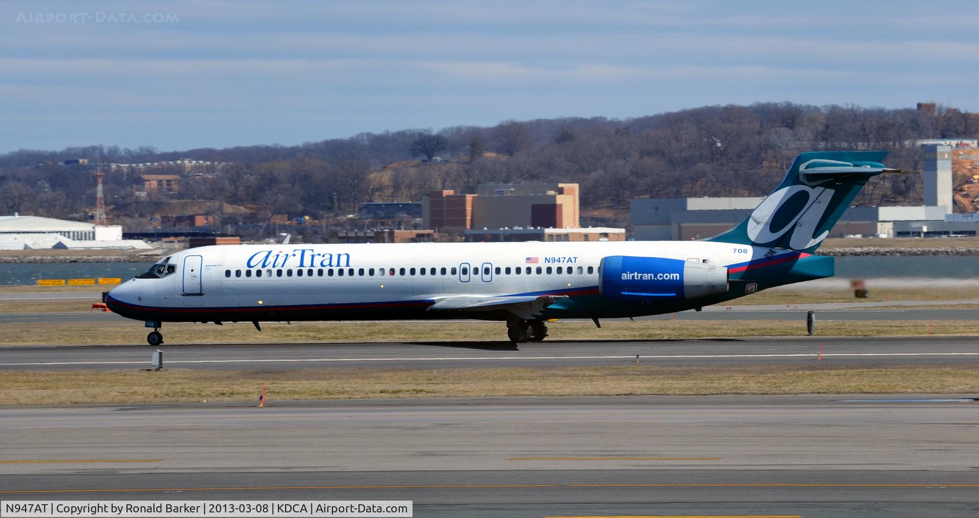 N947AT, 1999 Boeing 717-200 C/N 55010, Takeoff DCA 
