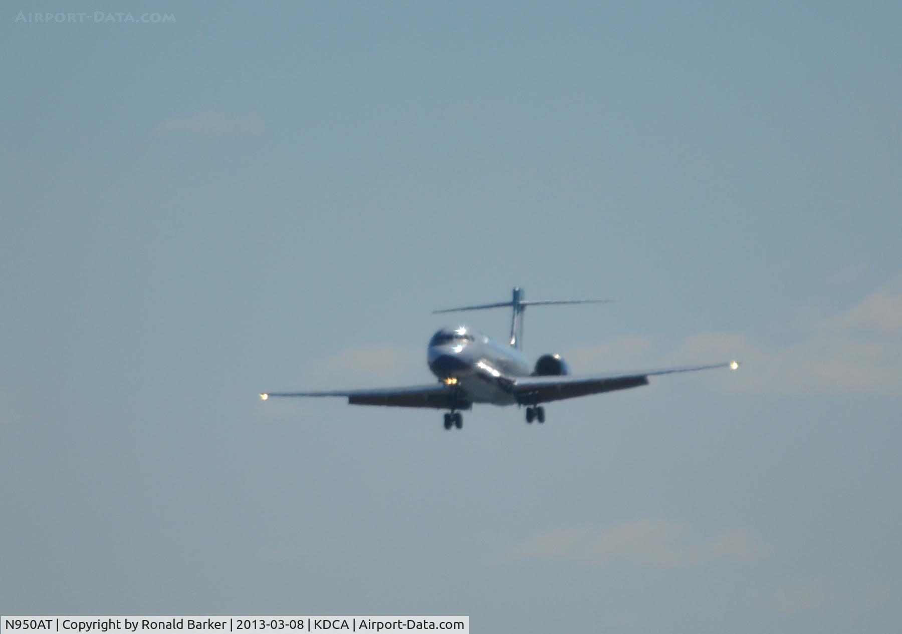N950AT, 2000 Boeing 717-200 C/N 55012, Approach DCA