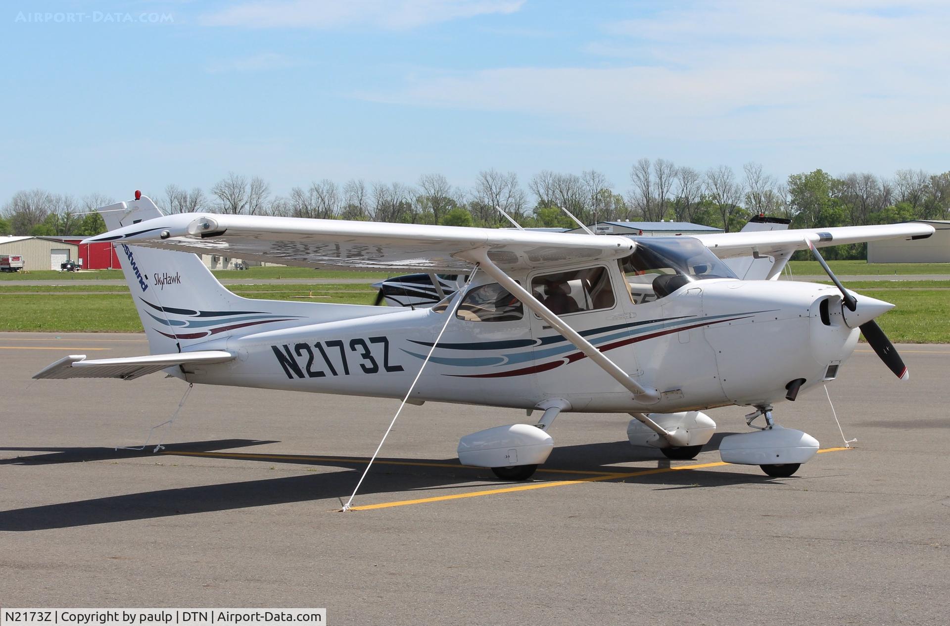 N2173Z, 2004 Cessna 172R C/N 17281216, At Downtown Shreveport.
