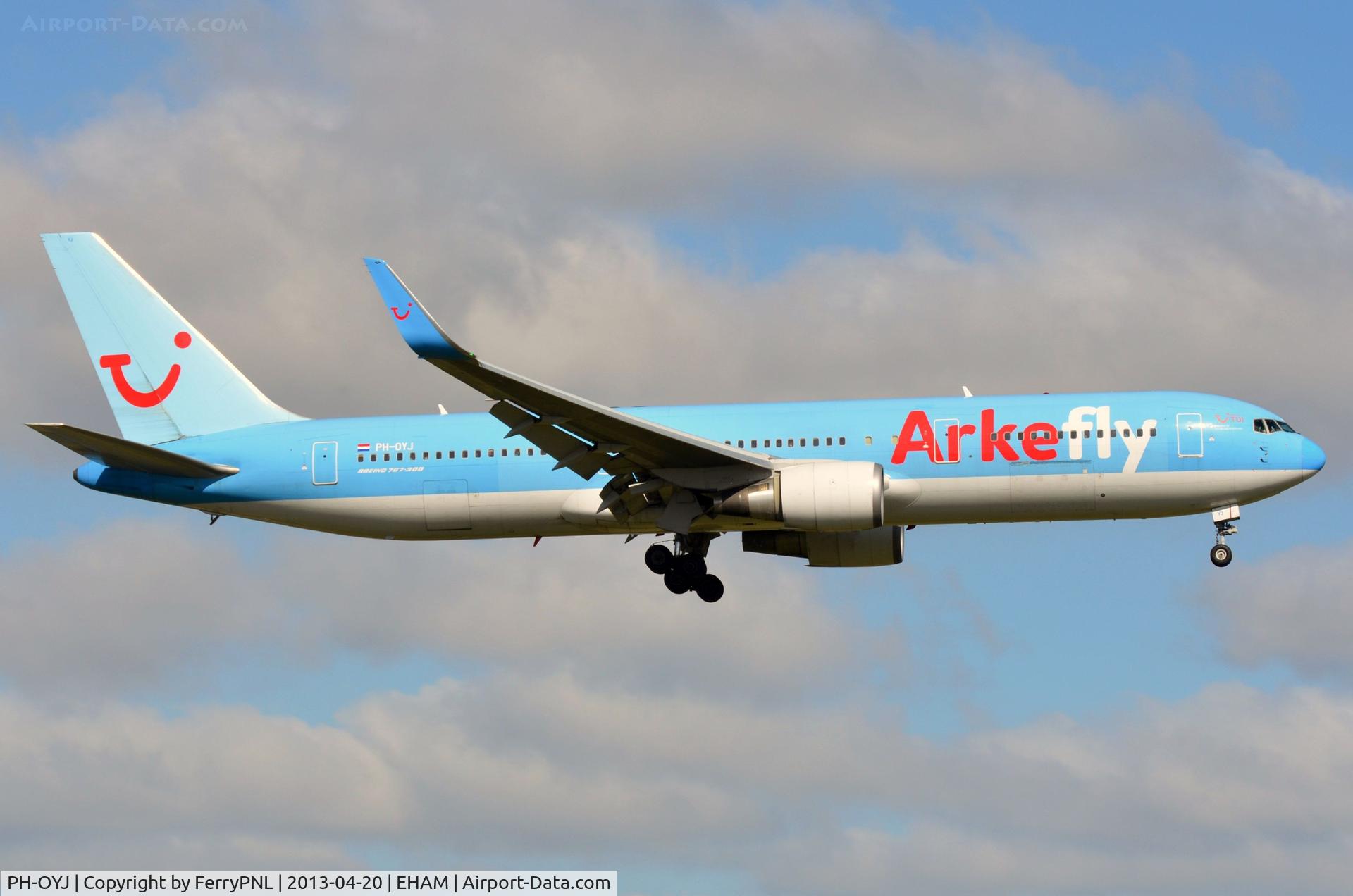 PH-OYJ, 2000 Boeing 767-304 C/N 29384, Arkefly B763 almost home.