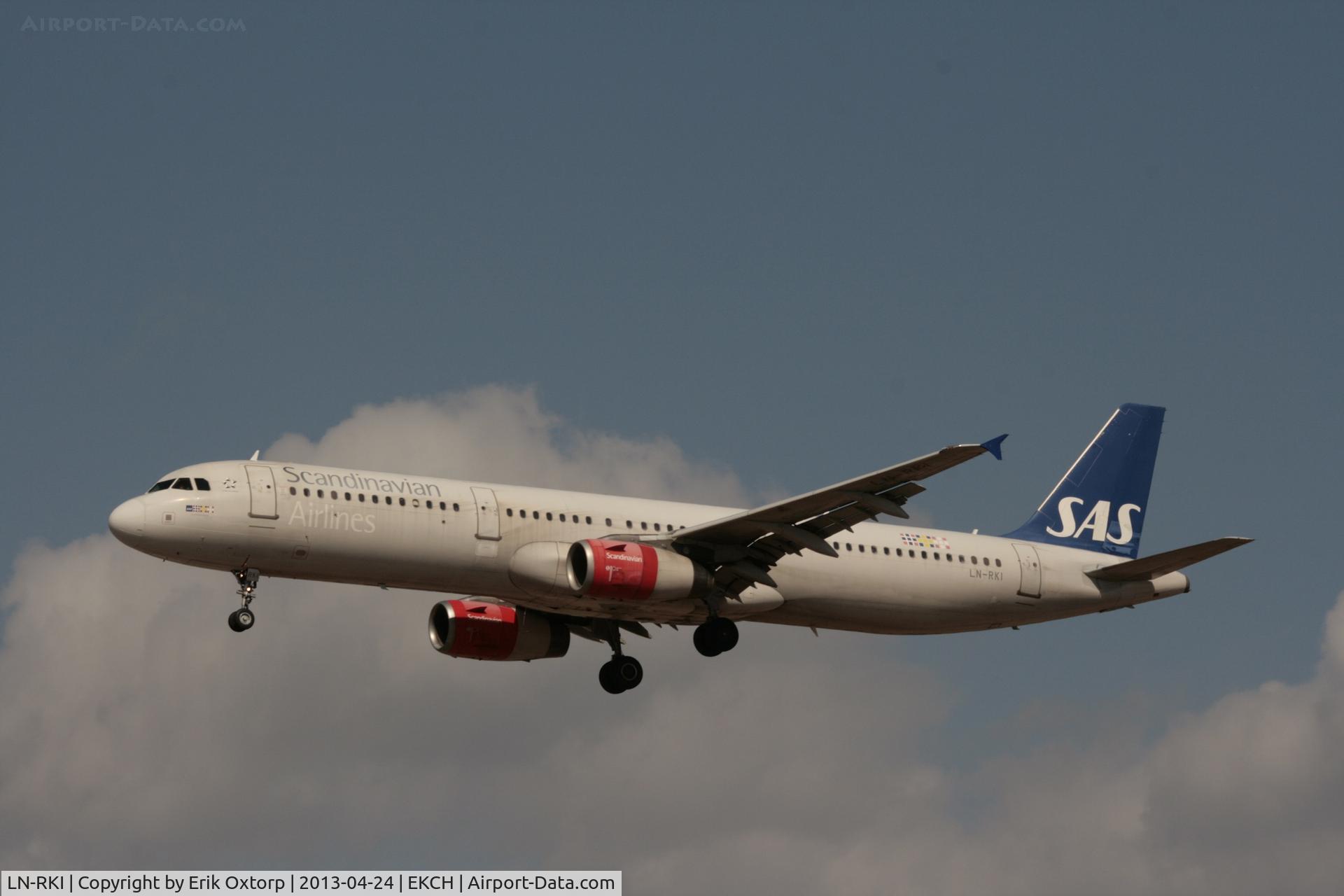 LN-RKI, 2002 Airbus A321-232 C/N 1817, Landing on rw 22L CPH