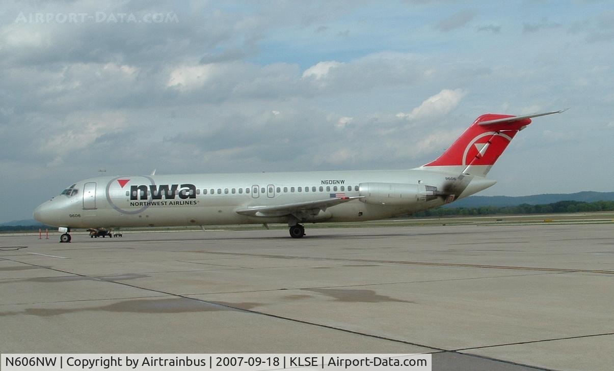N606NW, 1968 Douglas DC-9-32 C/N 47225, NW @ LSE