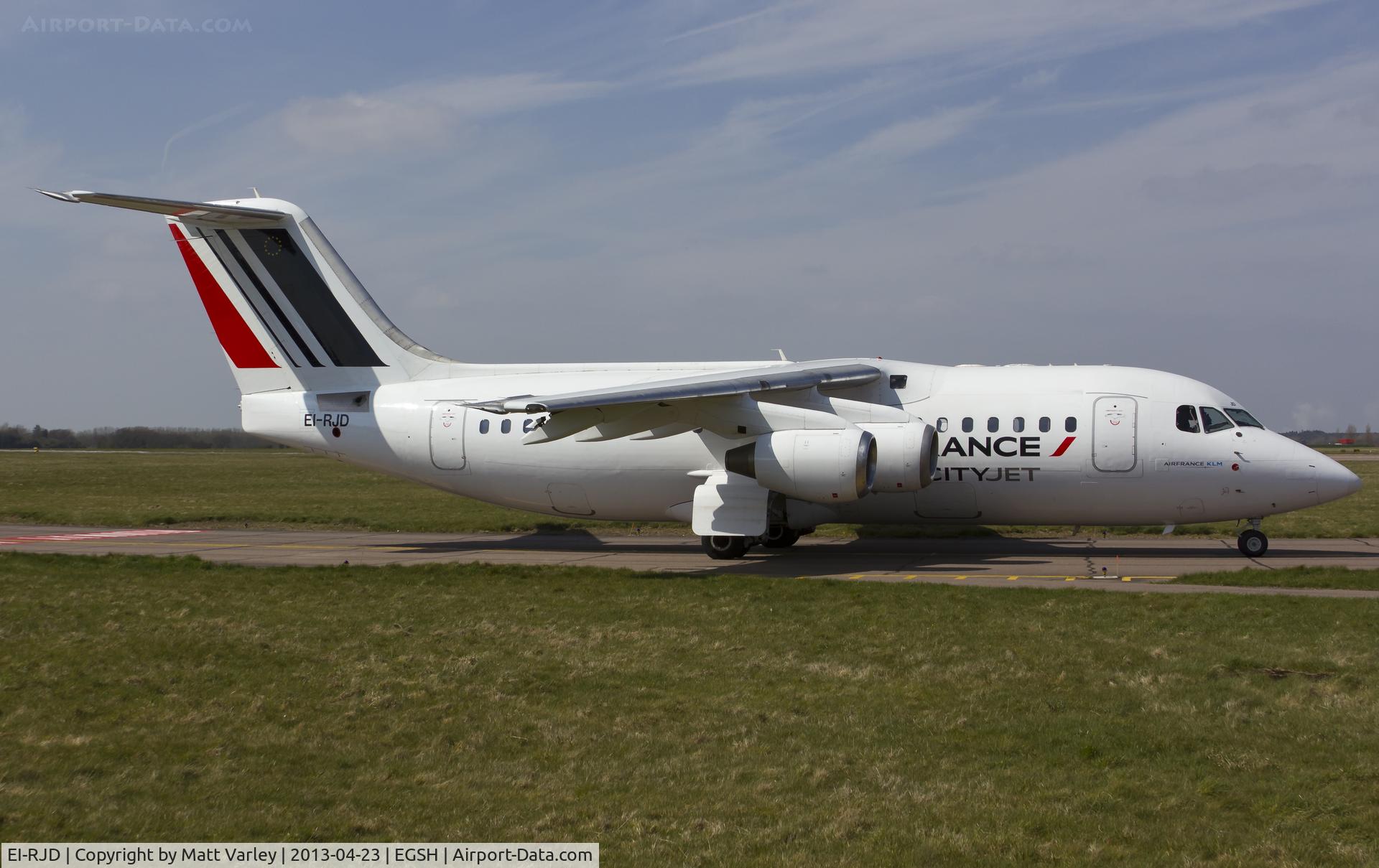 EI-RJD, 1998 BAE Systems Avro 146-RJ85 C/N E.2334, Departing EGSH.