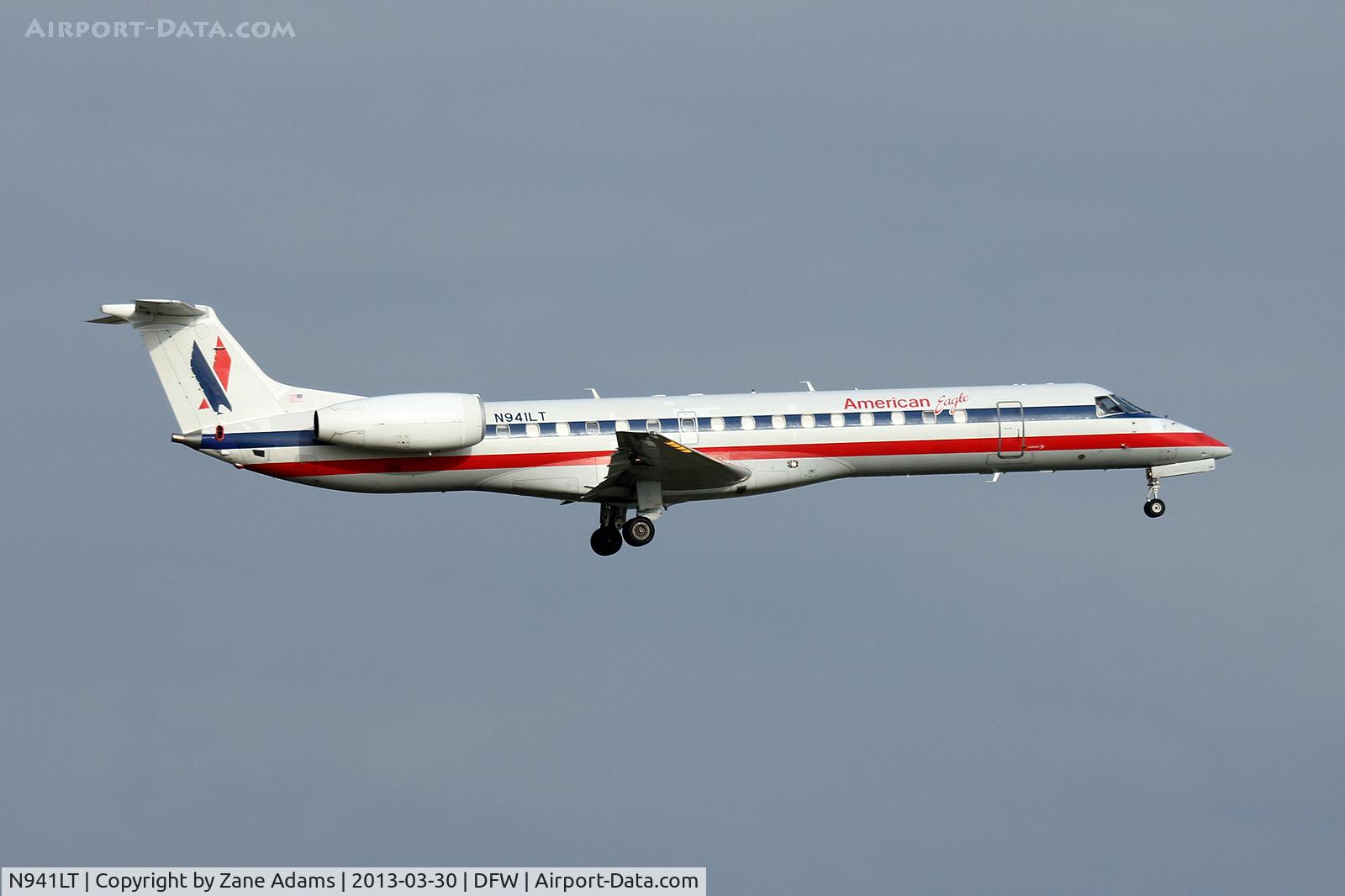 N941LT, 2005 Embraer ERJ-145LR (EMB-145LR) C/N 14500926, American Eagle at DFW Airport