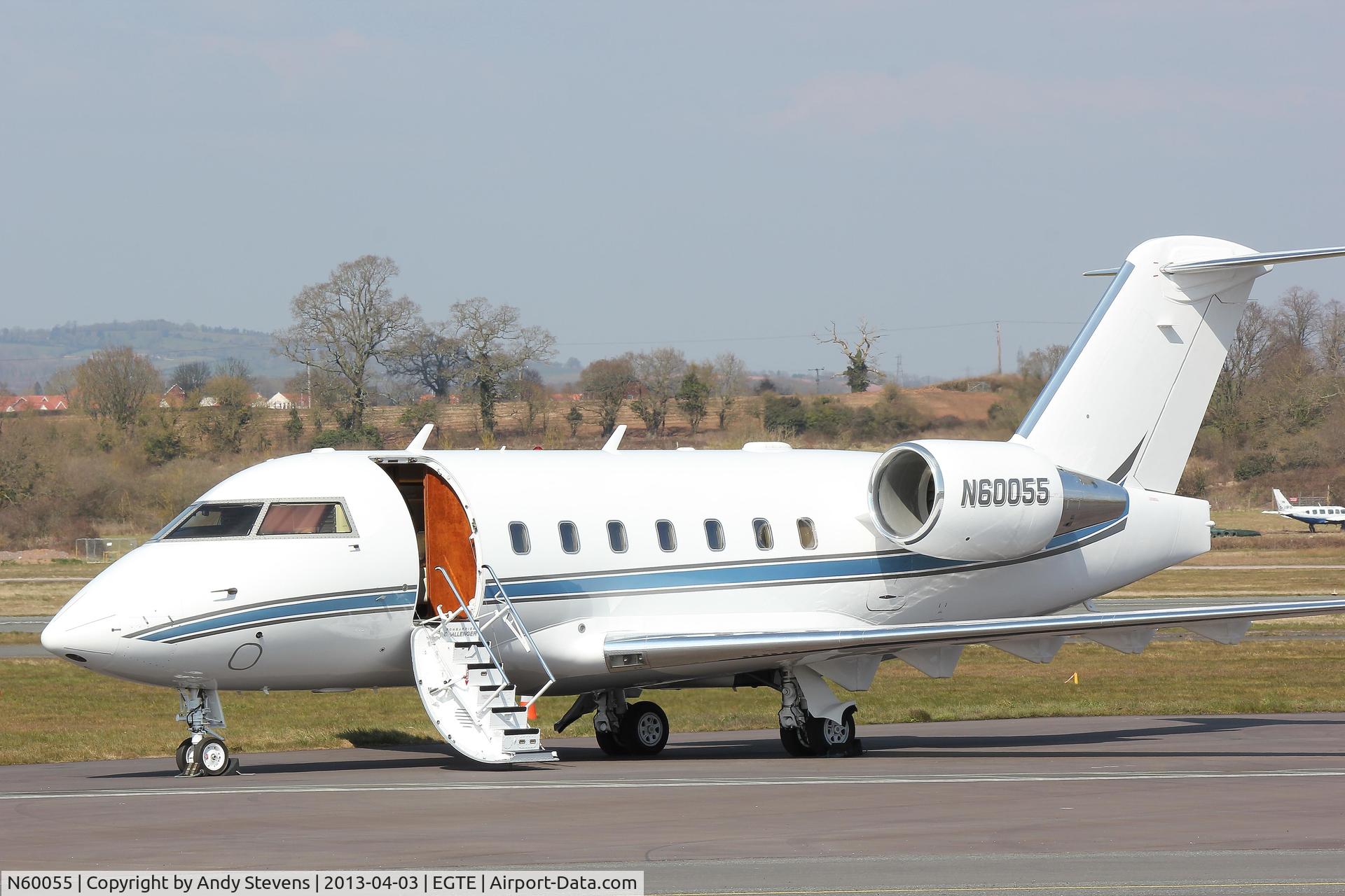 N60055, 1999 Bombardier Challenger 604 (CL-600-2B16) C/N 5400, Awaiting passengers for a flight to Luton
