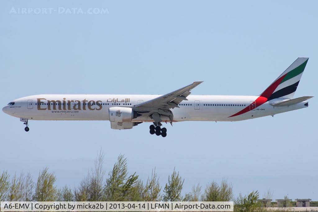 A6-EMV, 2003 Boeing 777-31H C/N 28687, Landing