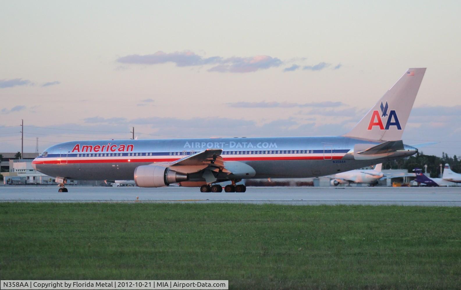 N358AA, 1988 Boeing 767-323 C/N 24039, American 767-300