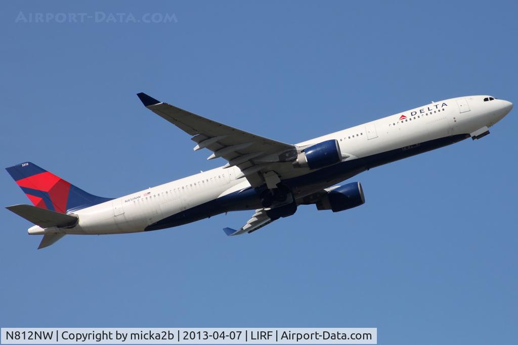 N812NW, 2006 Airbus A330-323 C/N 0784, Take off
