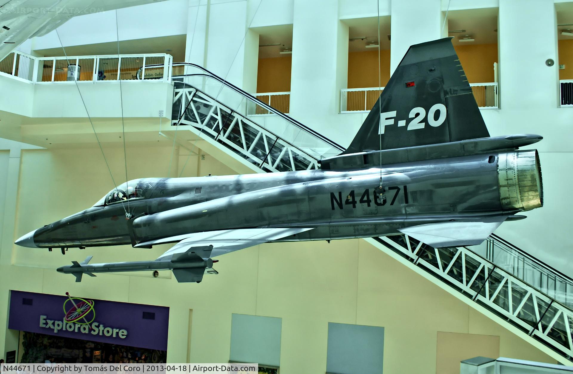 N44671, Northrop F-20A C/N GI1002, N44671 Northrop - Northrop F-20A Tigershark (cn GI1002)

The third, and last F-20 built. Ex-USAF 82-0064
California Science Center, Los Angeles, CA
TDelCoro
April 18, 2013.