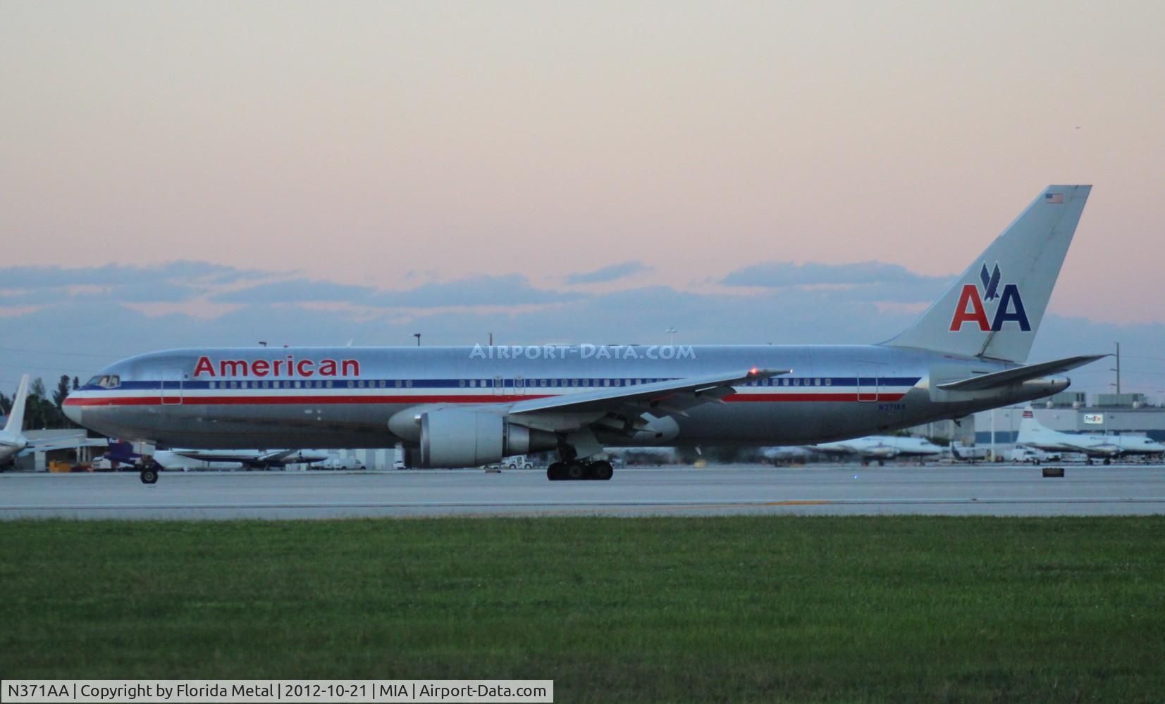 N371AA, 1992 Boeing 767-323 C/N 25198, American 767-300