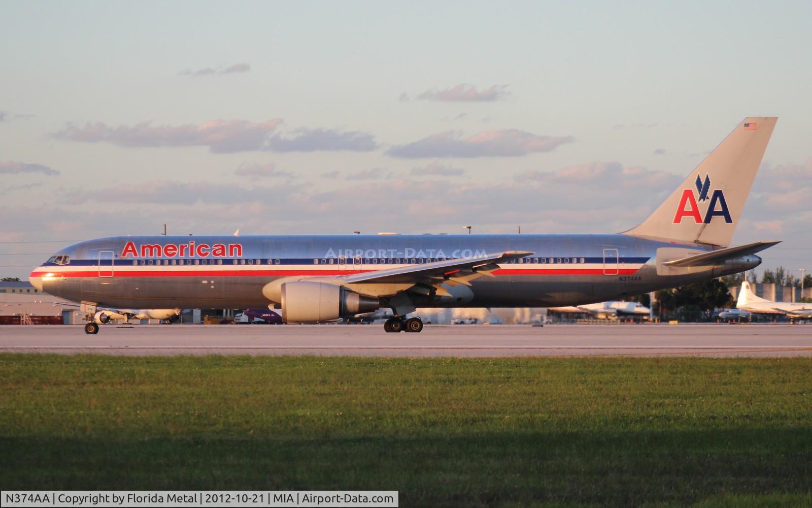 N374AA, 1992 Boeing 767-323 C/N 25201, American 767-300