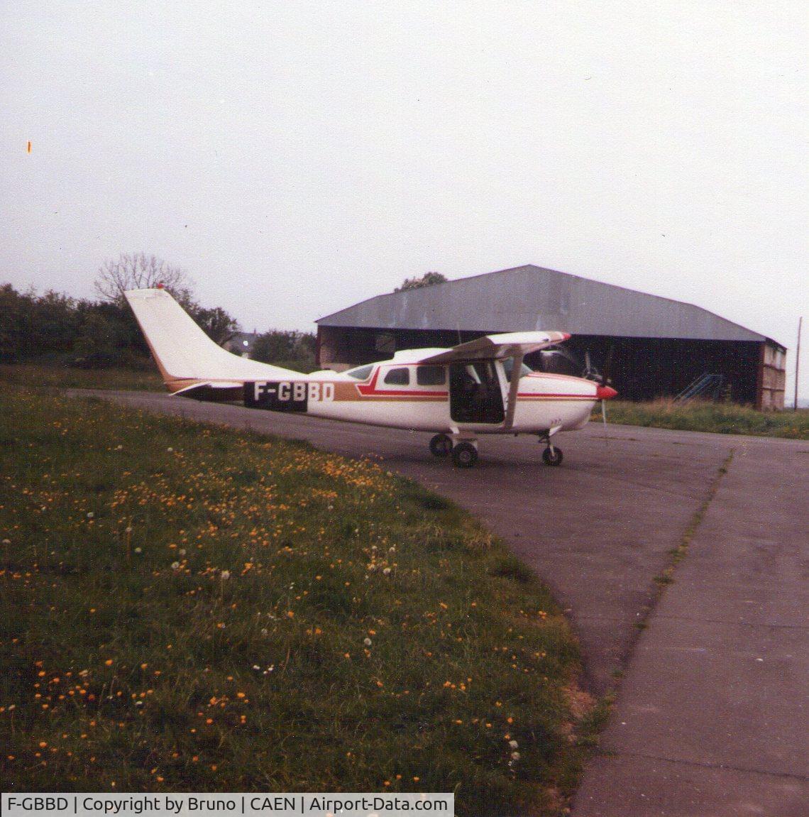 F-GBBD, Cessna P206 Super Skylane C/N P206-0116, PARA CLUB CAEN-CARPIQUET
