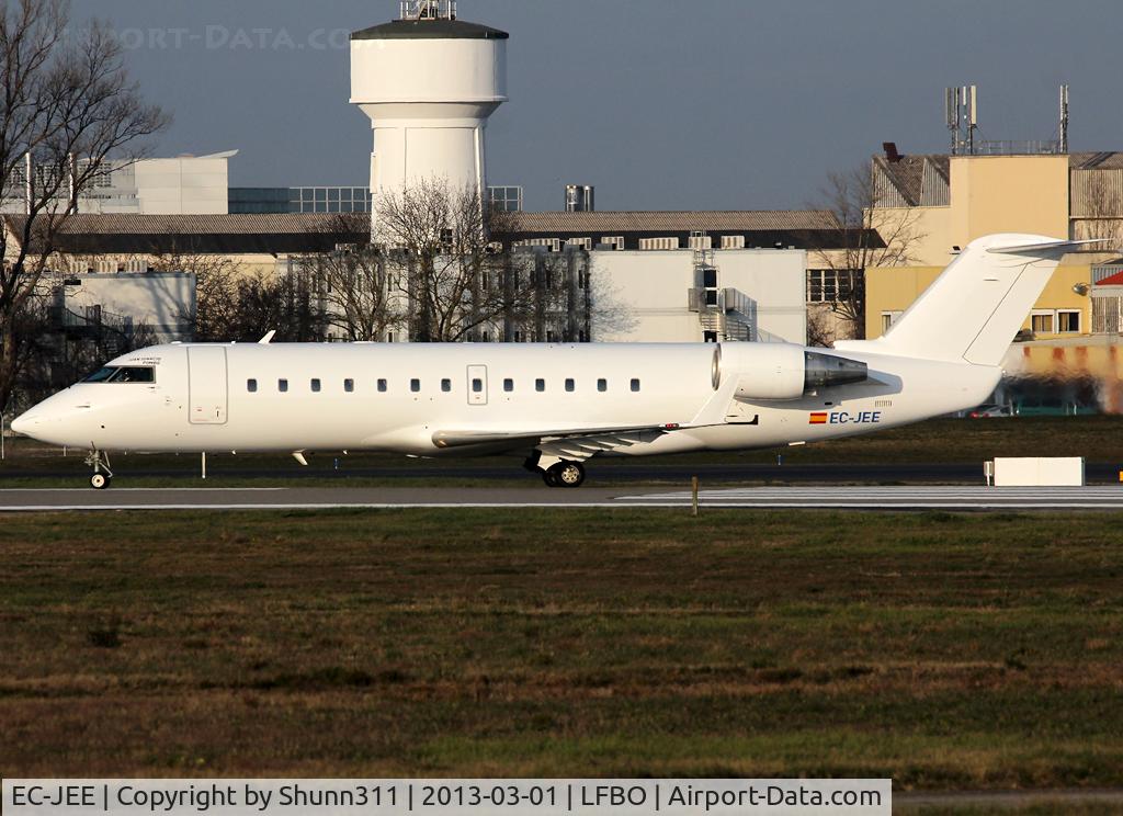 EC-JEE, 2005 Bombardier CRJ-200ER (CL-600-2B19) C/N 7989, Ready for take off rwy 32R in all white c/s...
