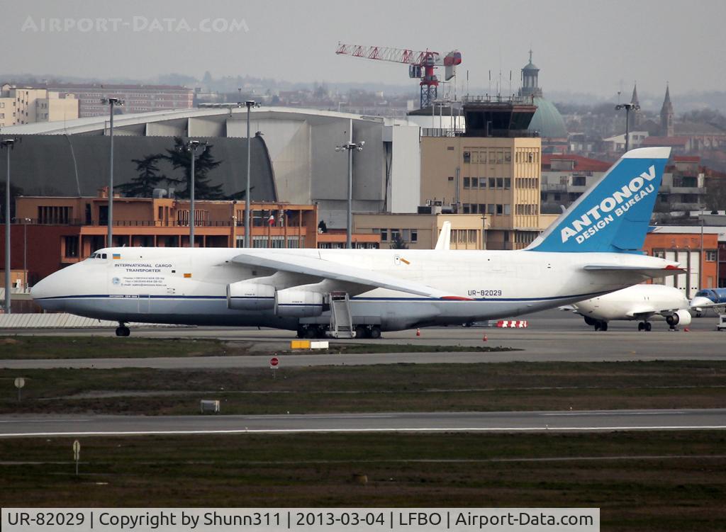 UR-82029, 1991 Antonov An-124-100 Ruslan C/N 19530502630/0210, Parked at the new Cargo area...