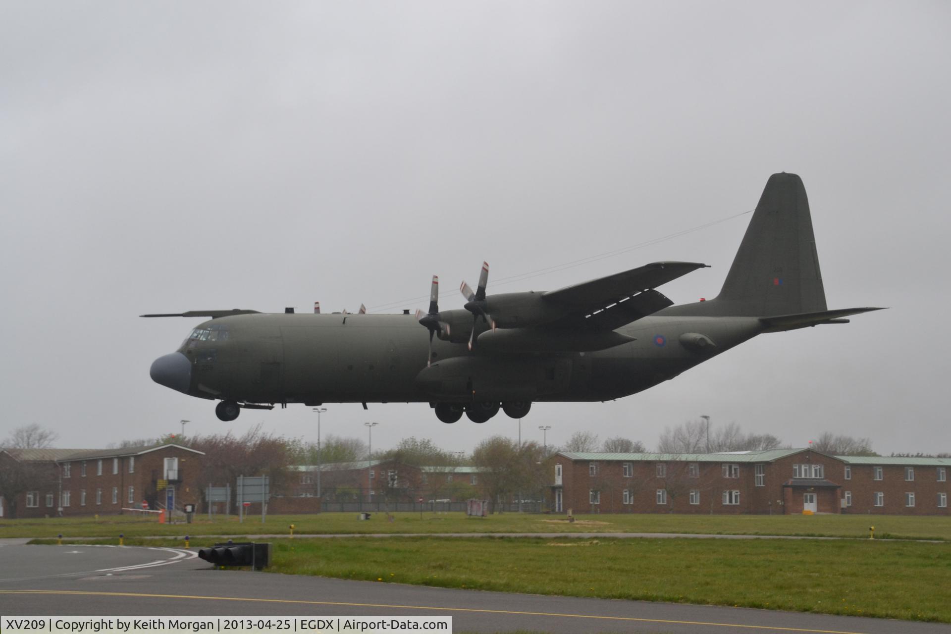 XV209, Lockheed C-130K Hercules C.3 C/N 382-4235, Landing on 26