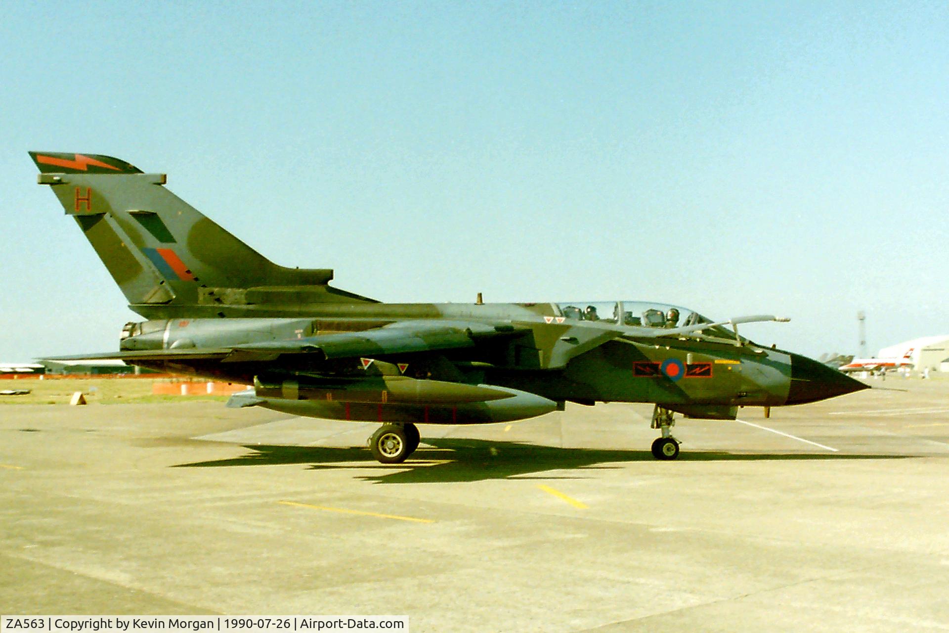 ZA563, 1982 Panavia Tornado GR.1 C/N 088/BS026/3047, ZA563/H 617Sq at RAF Brawdy Airshow 26/07/90