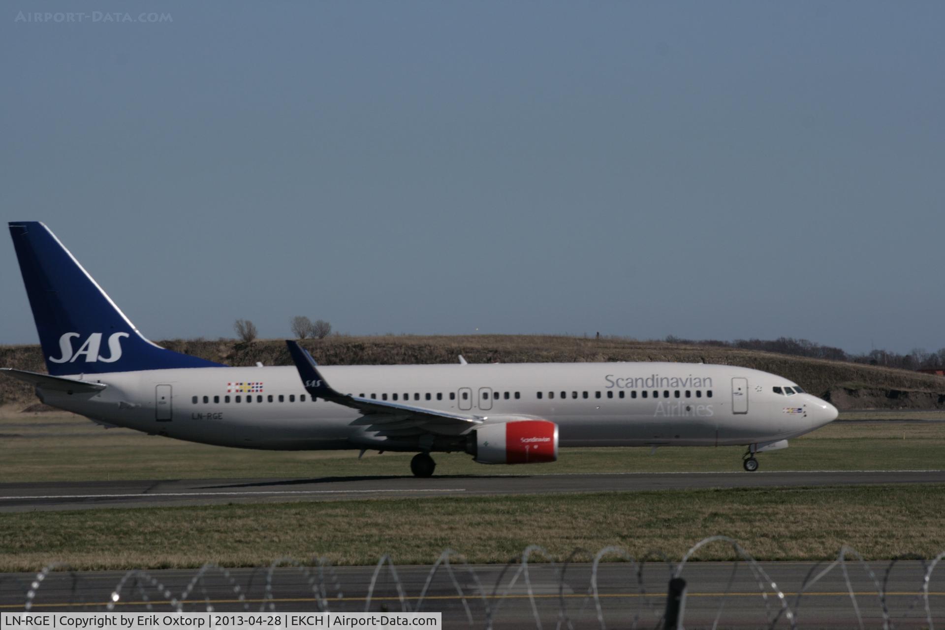 LN-RGE, 2013 Boeing 737-883 C/N 38037, Taking off from rw 22R