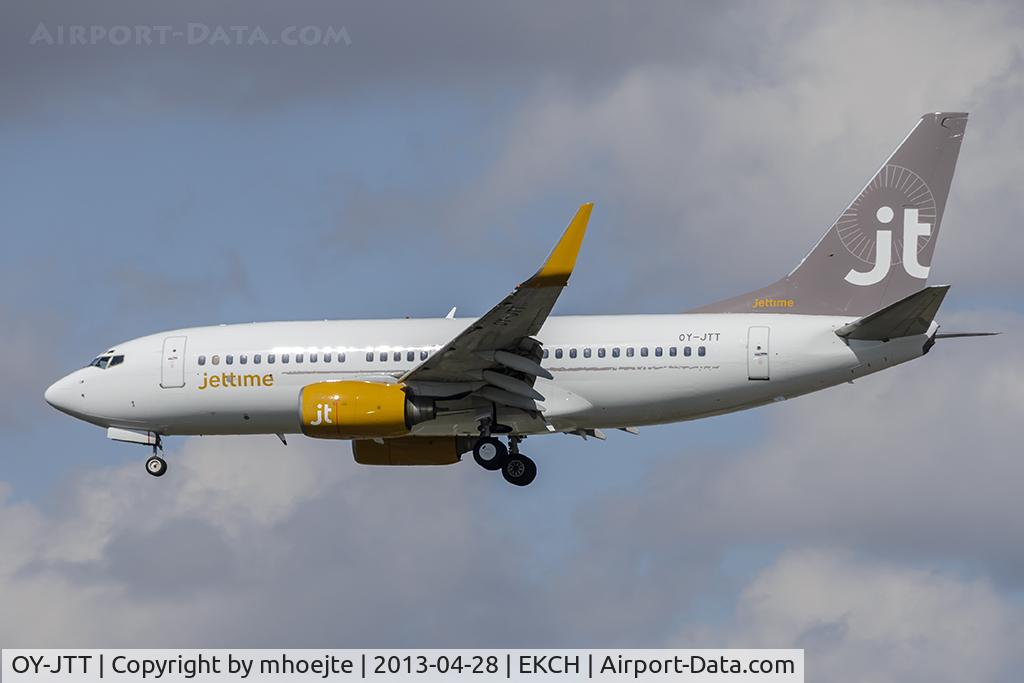 OY-JTT, 1999 Boeing 737-73S C/N 29079, Final approach EKCH, Denmark