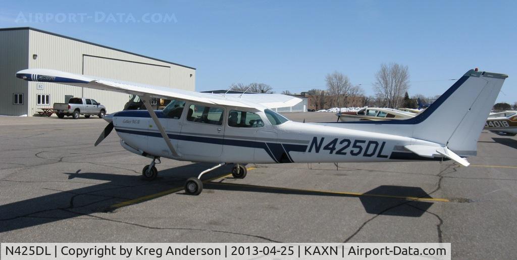 N425DL, 1979 Cessna 172RG Cutlass RG C/N 172RG0143, Cessna 172RG Cutlass II on the line.