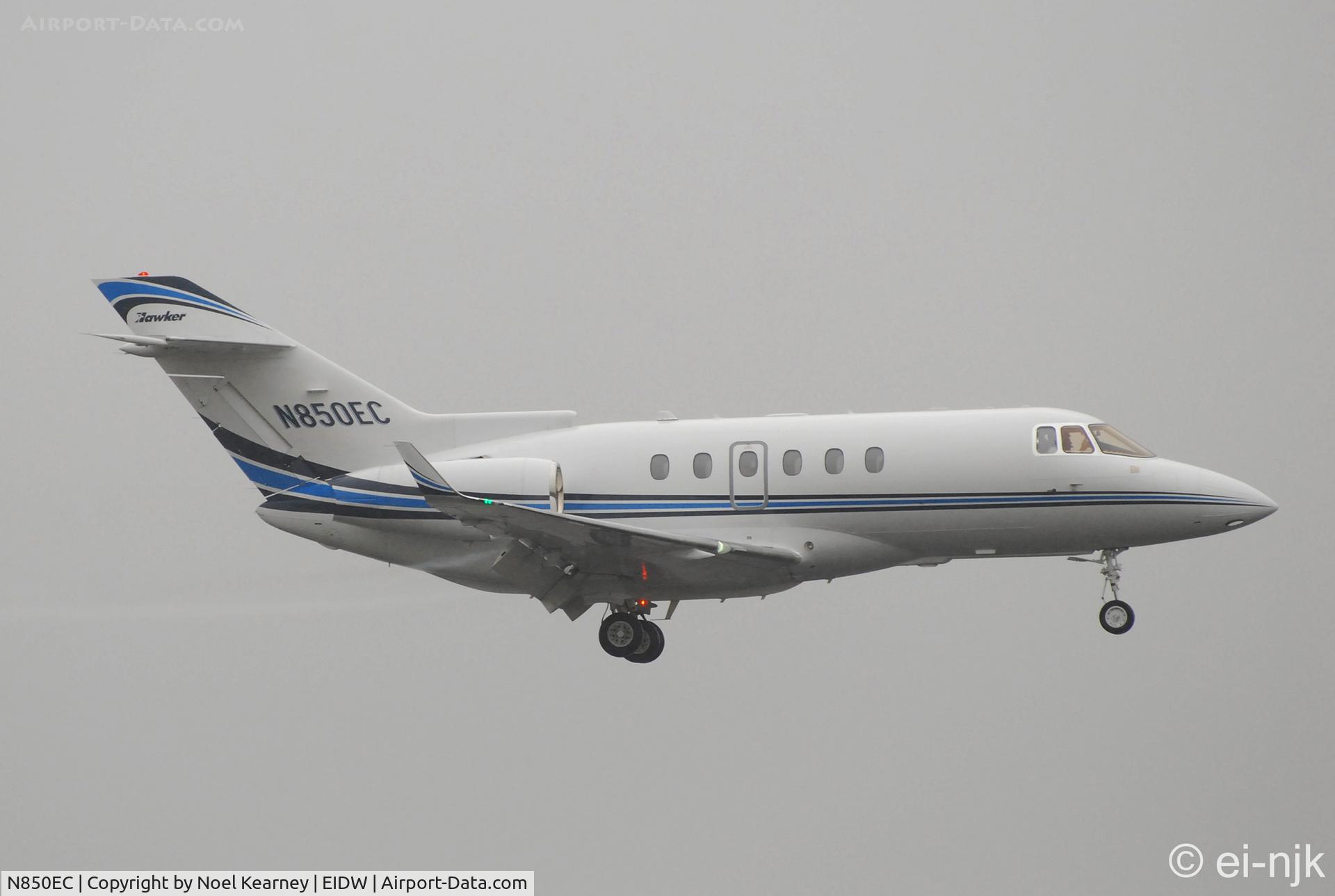 N850EC, 2006 Raytheon Hawker 850XP C/N 258789, Landing Rwy 10 at Dublin.