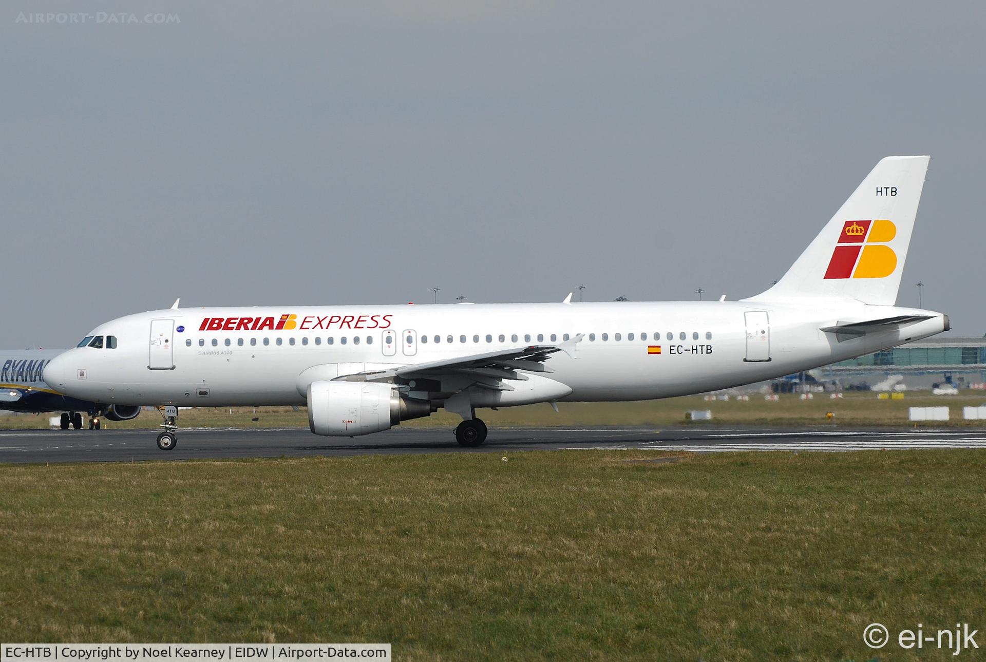 EC-HTB, 2001 Airbus A320-214 C/N 1530, Lined up for departure off Rwy 28 at Dublin.