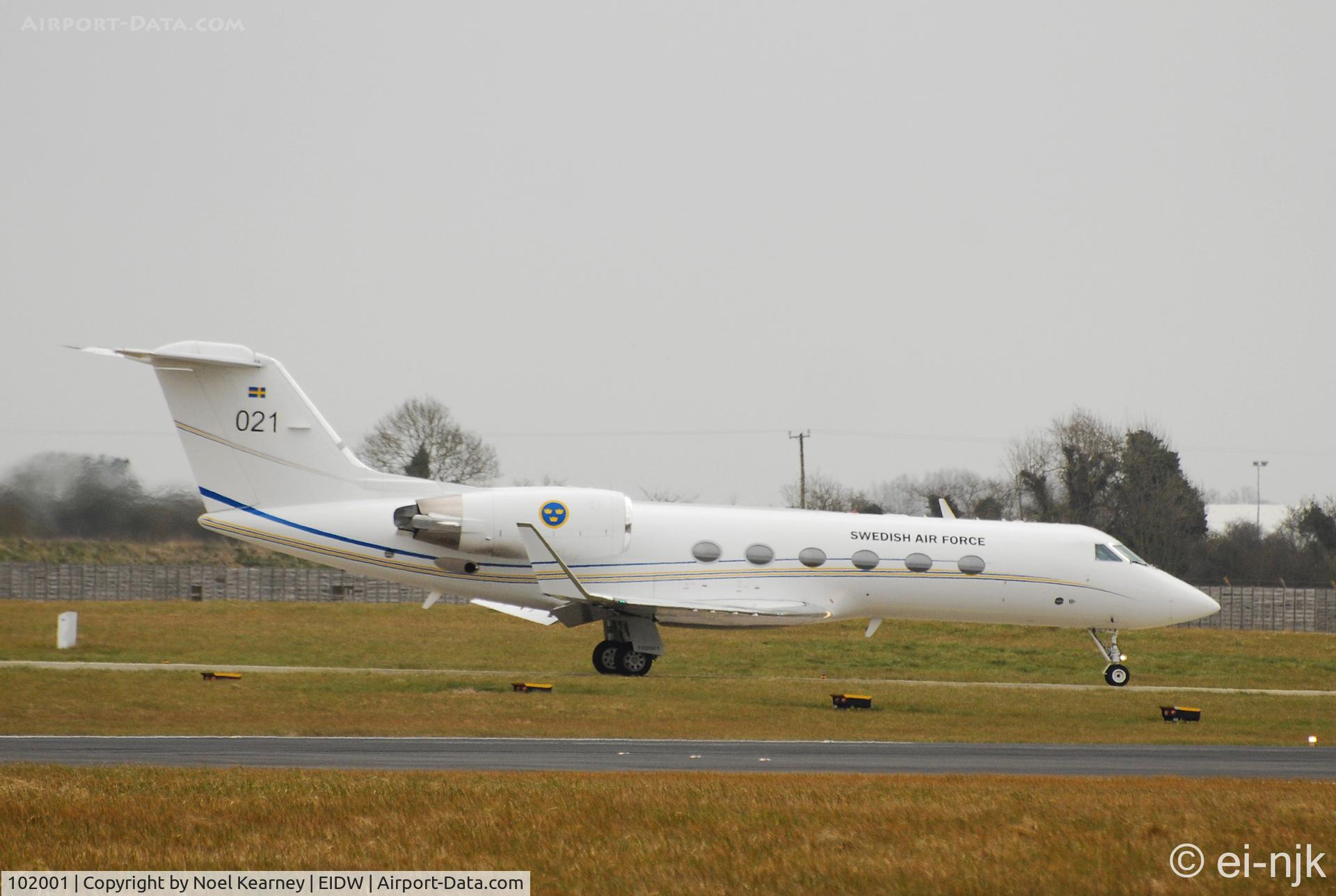 102001, 1987 Gulfstream Aerospace G-IV (Tp102C) C/N 1014, This Swedish Air Force gulfstream is seen awaiting departure off Rwy 10 at Dublin.