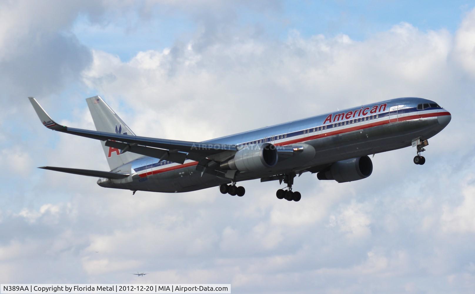 N389AA, 1994 Boeing 767-323 C/N 27449, American 767-300