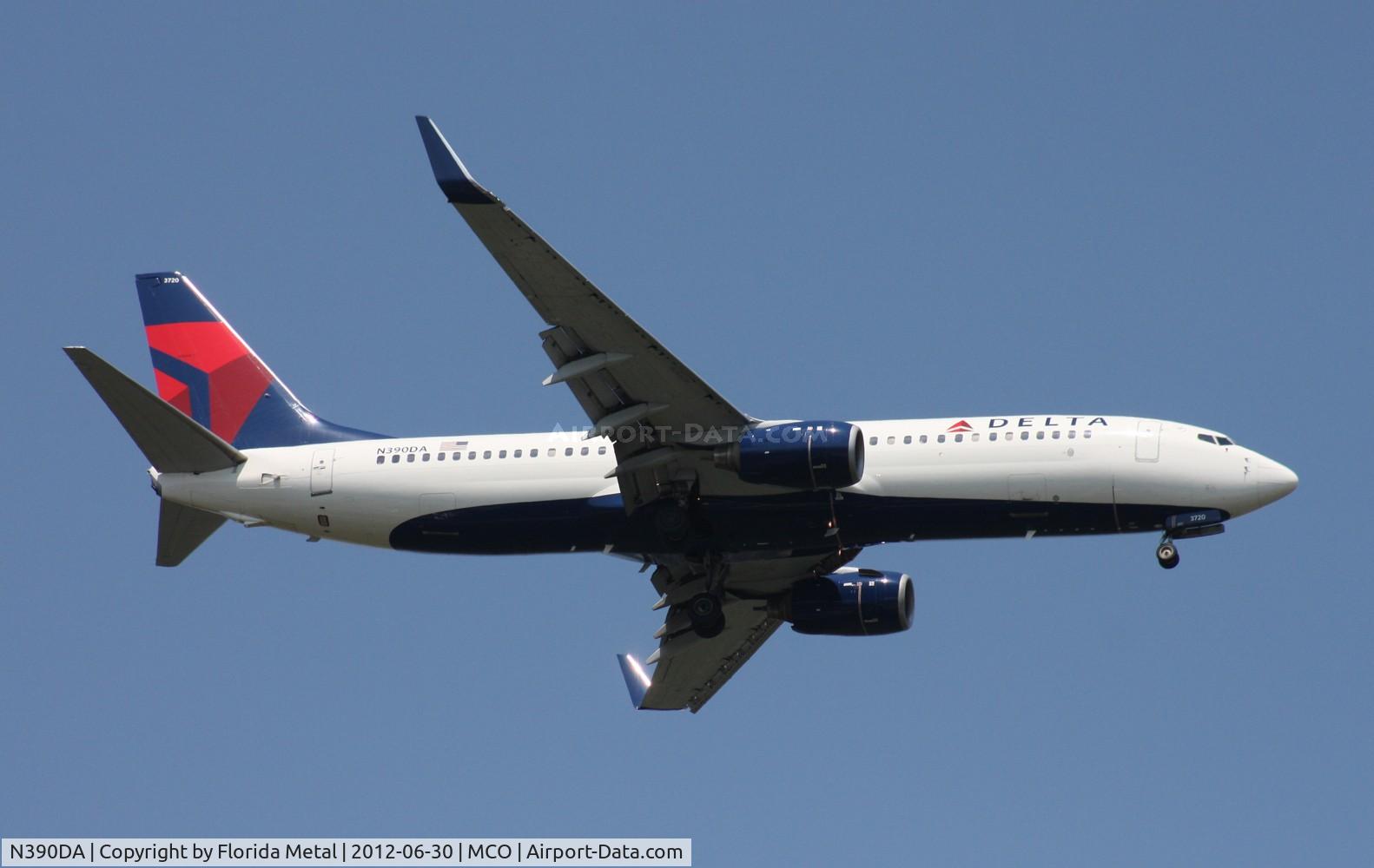N390DA, 2000 Boeing 737-832 C/N 30536, Delta 737-800